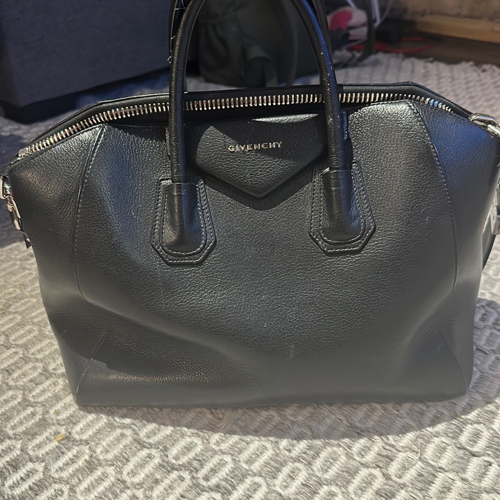 Black Givenchy Antigona